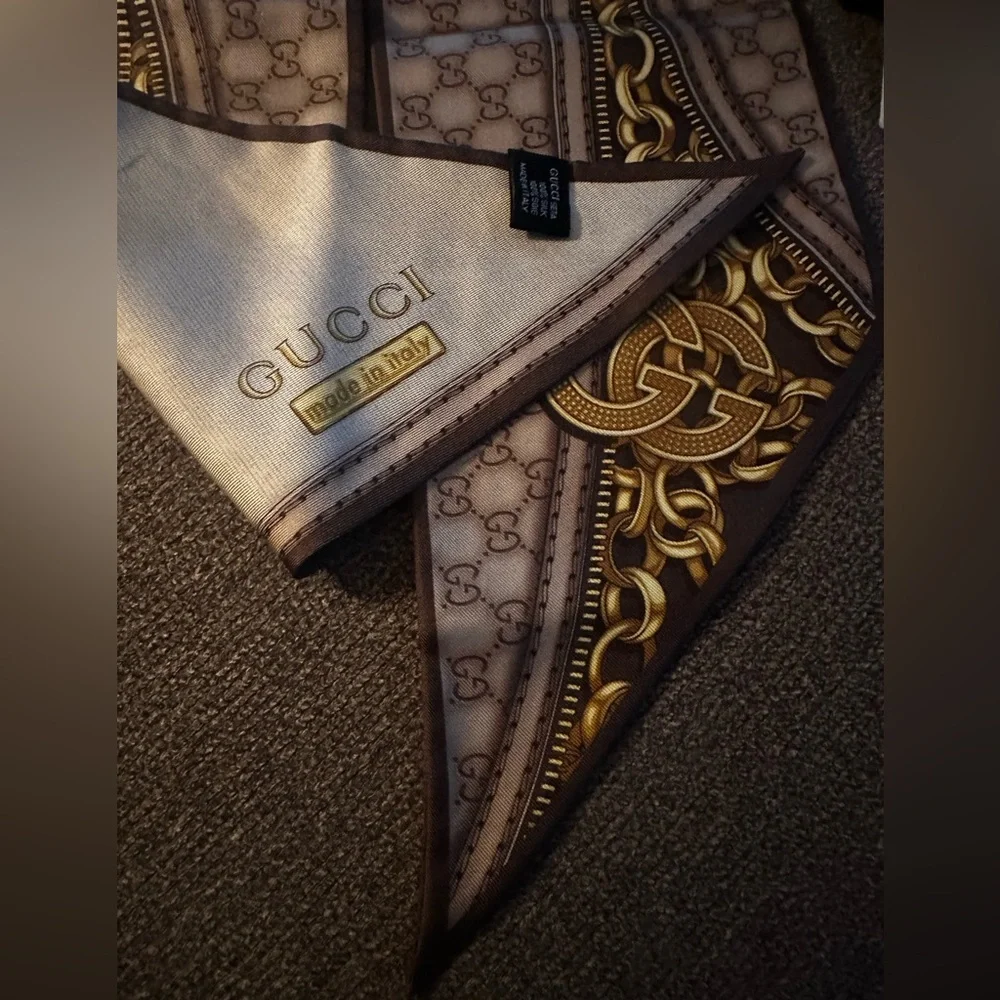 GUCCI ❤️ Scarf Bandana GG Pattern Brown/ Cream Zipper Pattern.  Pre❤️Loved - Picture 3 of 9